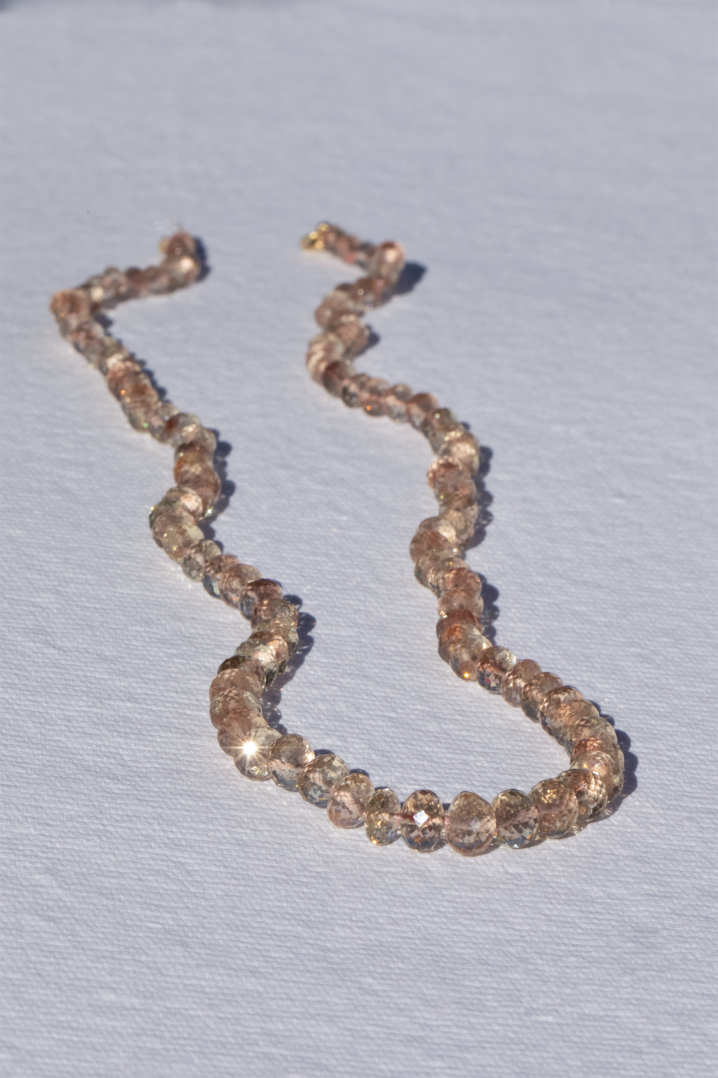 Oregon Sunstone Red Schiller Strand, 14k Gold