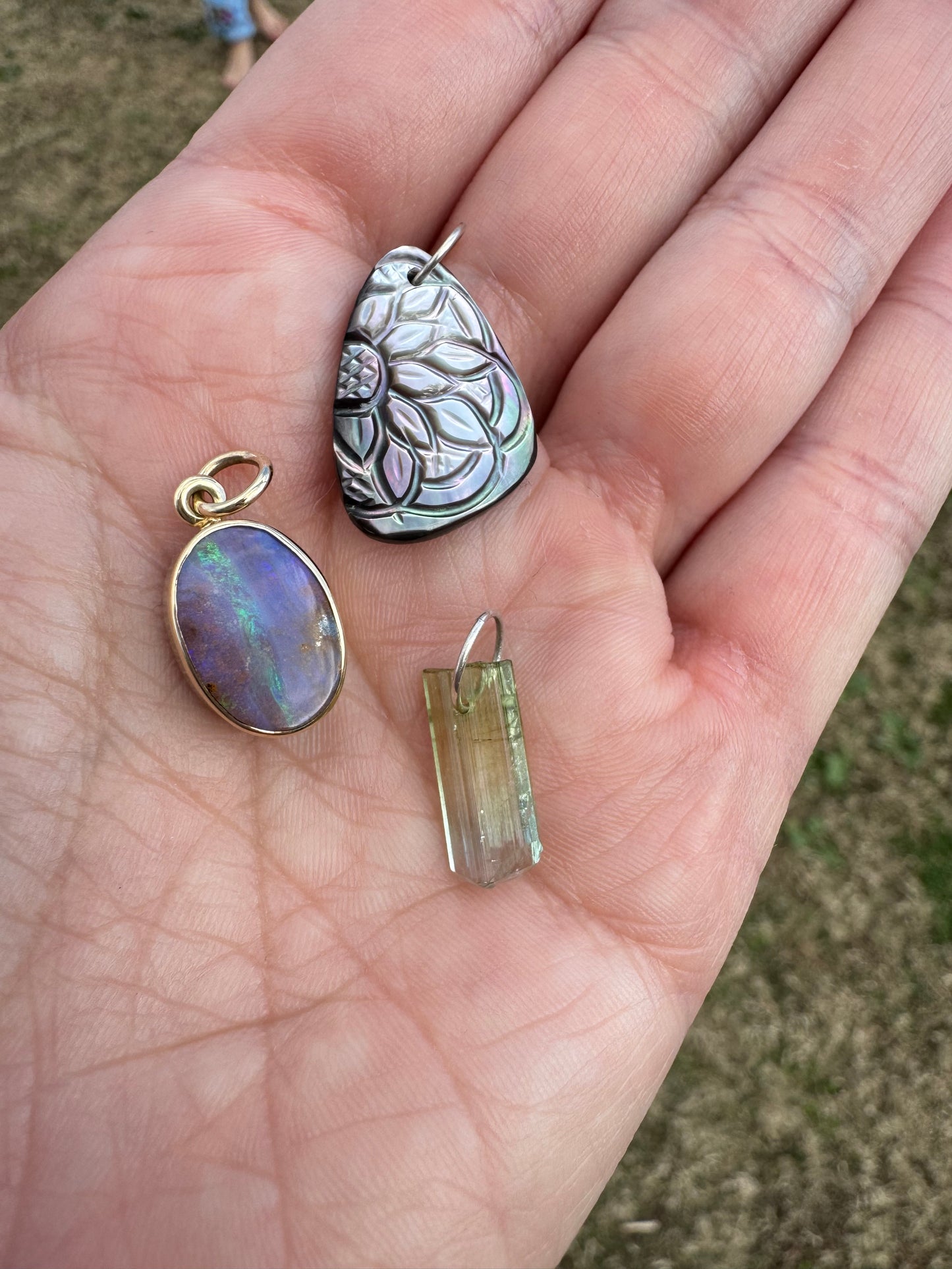 Gorgeous Black Tahitian Mother of Pearl Charm