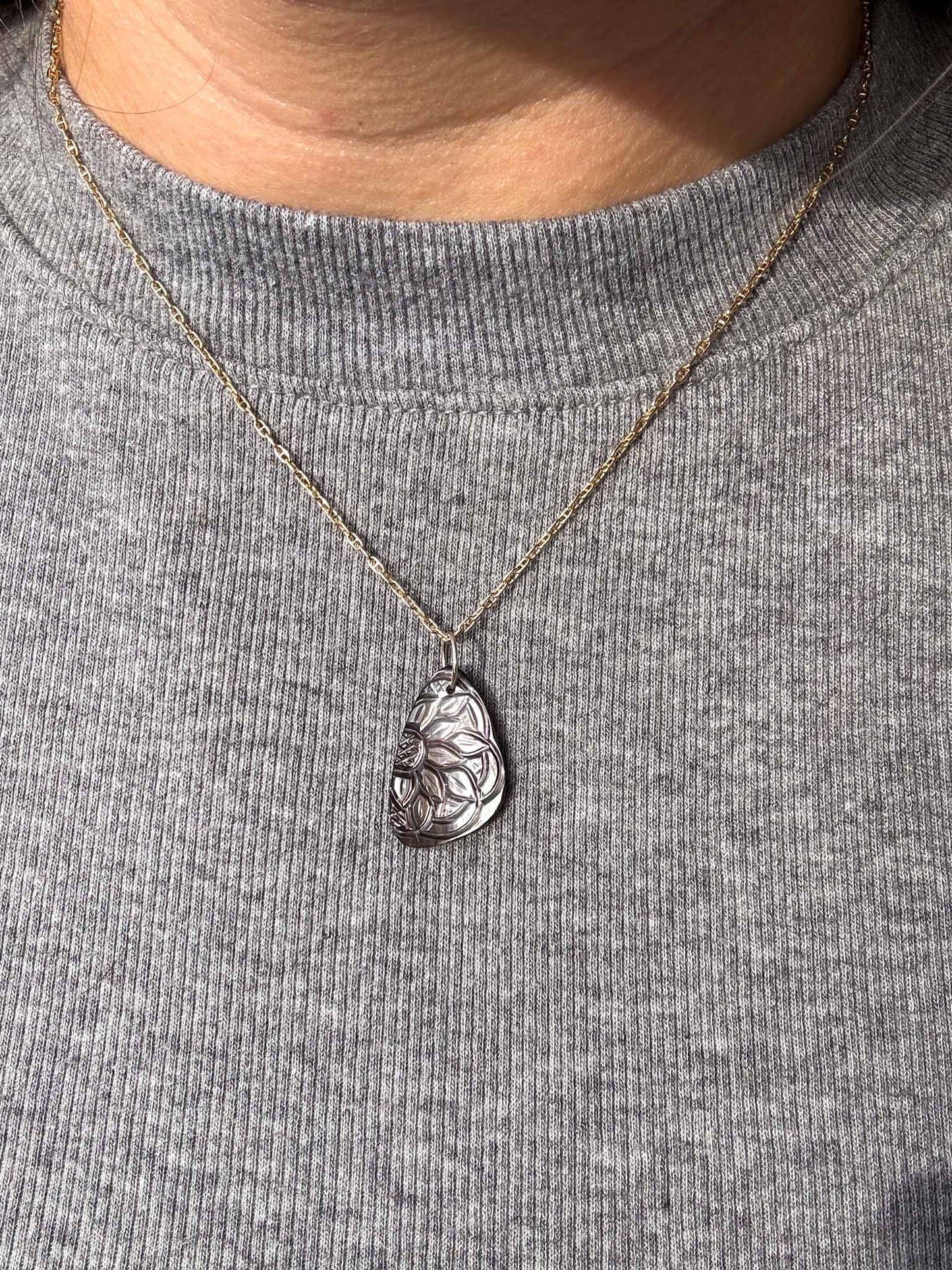 Gorgeous Black Tahitian Mother of Pearl Charm