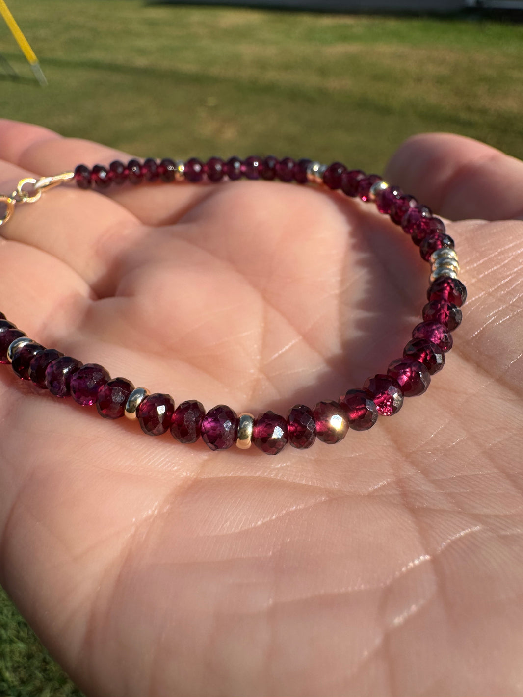 Elegant Rhodolite Garnet Bracelet 14k, a close look at the stones